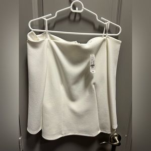 New with tags! Off the shoulder white blouse. Super cute! Size M